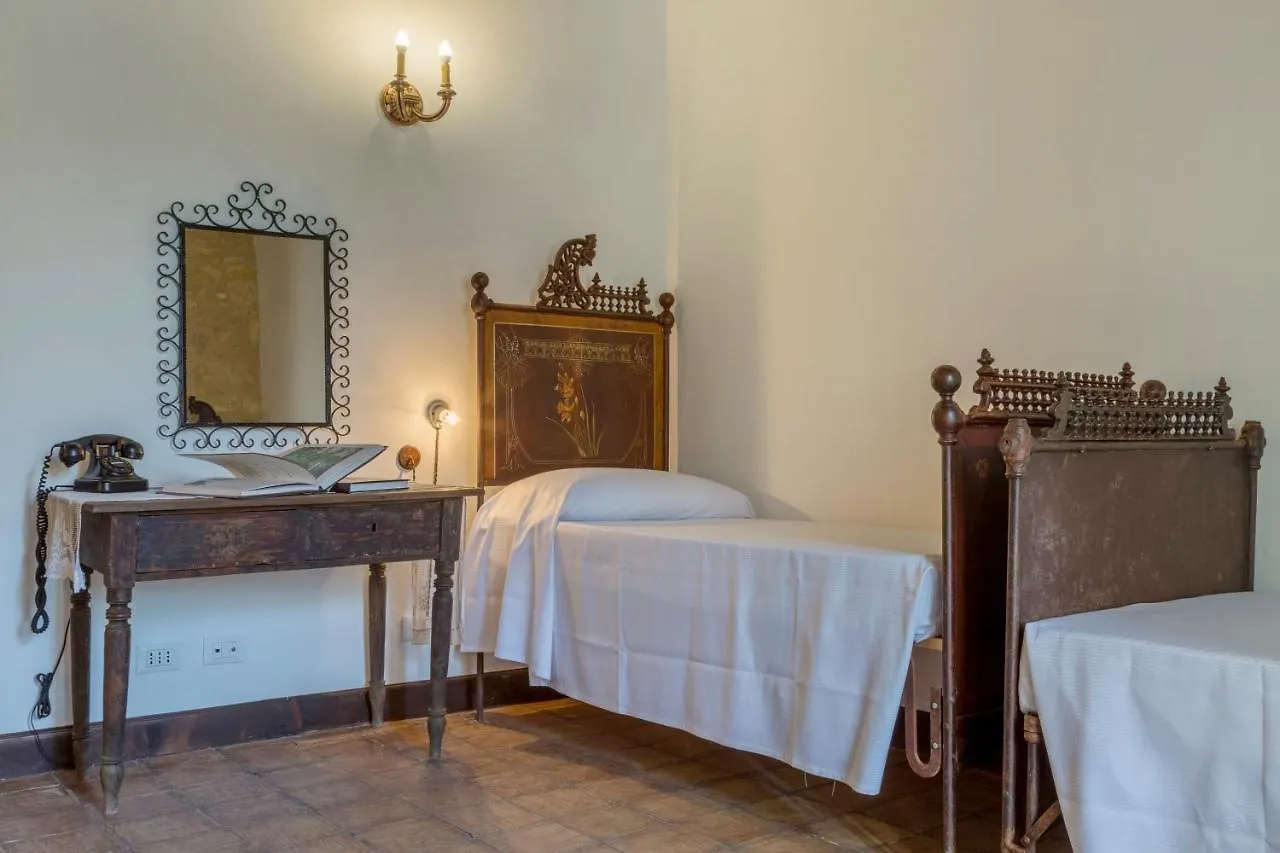 Masseria Fortificata Lo Zafferaneto Buccheri