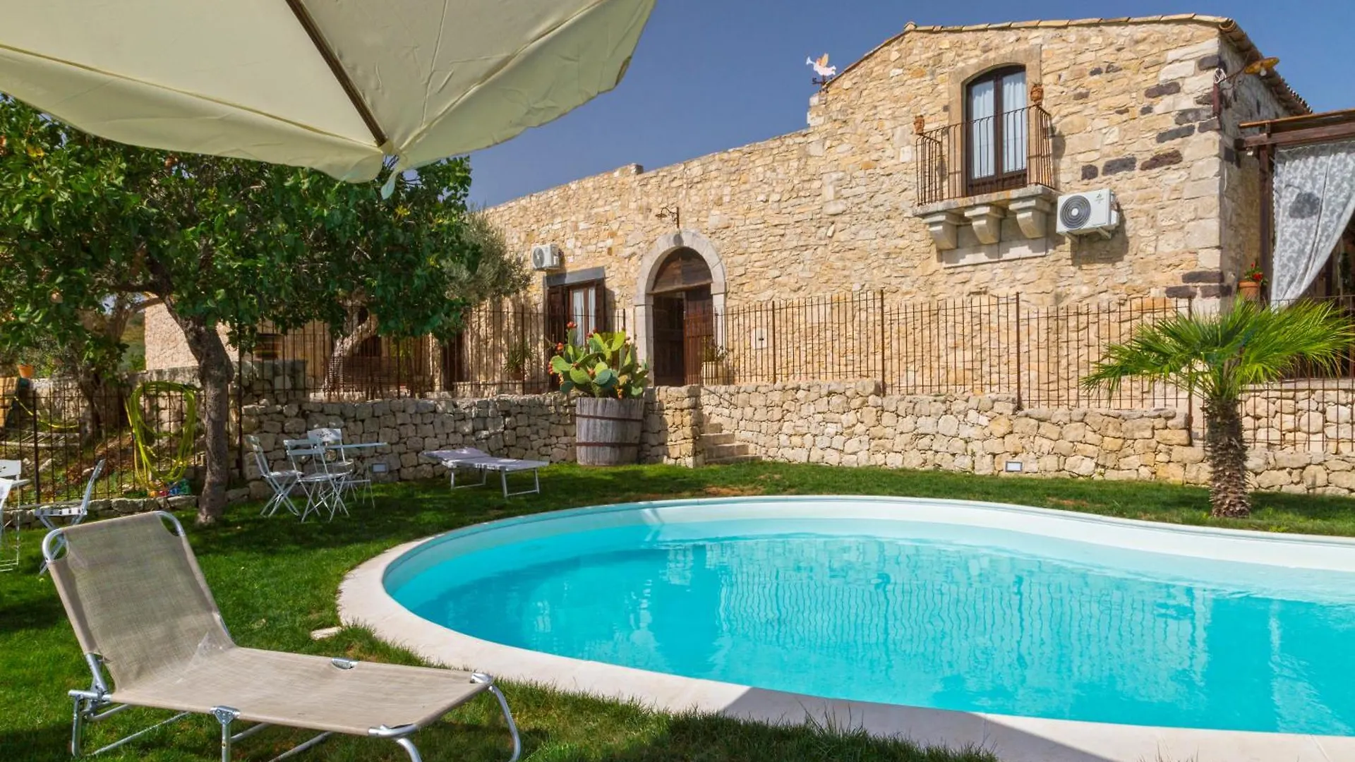 Hotel Masseria Fortificata Lo Zafferaneto Buccheri