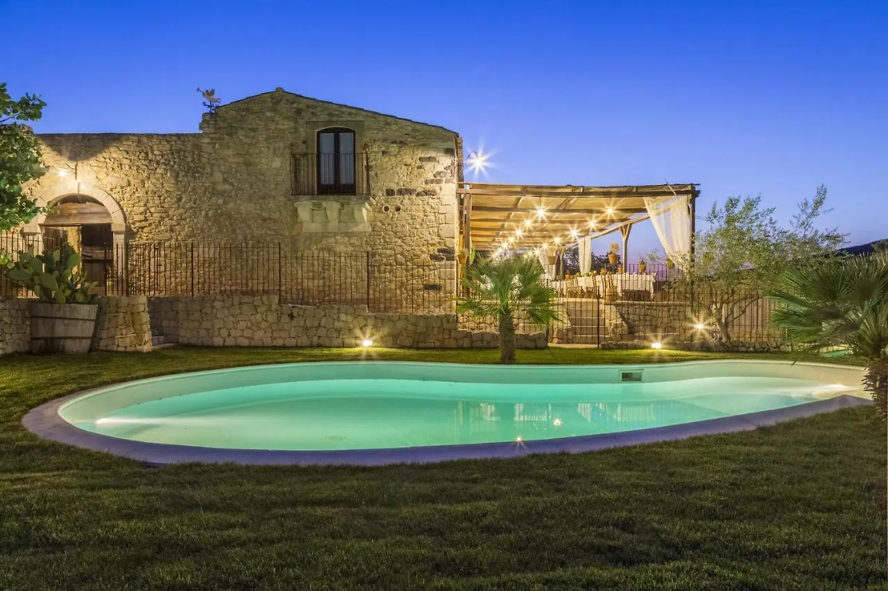 Masseria Fortificata Lo Zafferaneto Buccheri 0*,