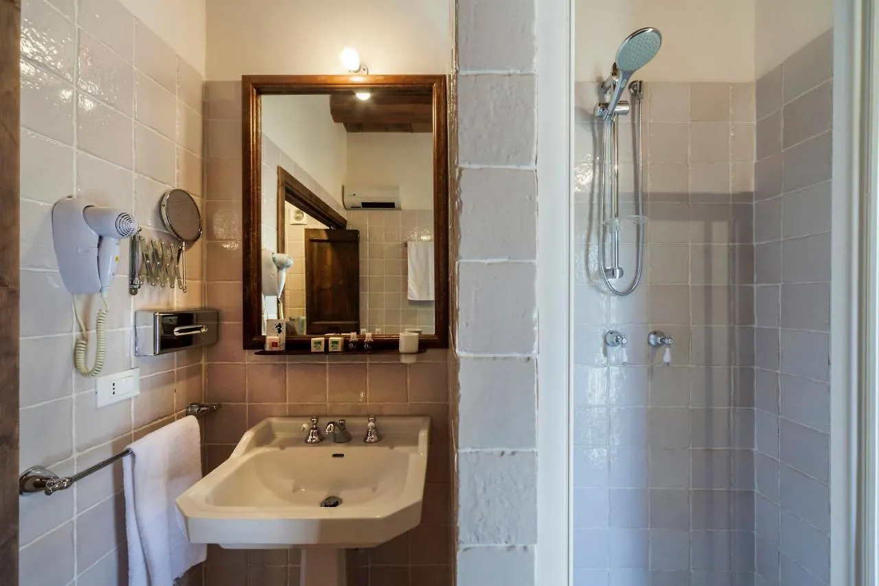 Masseria Fortificata Lo Zafferaneto Buccheri