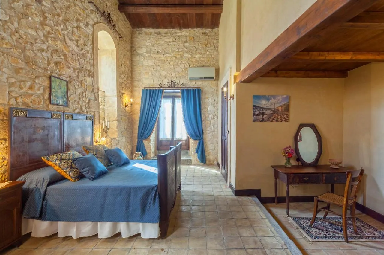 Masseria Fortificata Lo Zafferaneto Buccheri Hotel