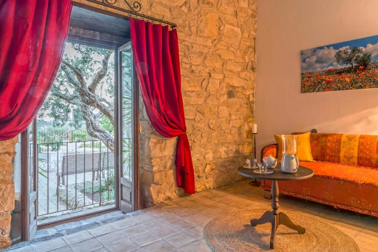 Masseria Fortificata Lo Zafferaneto Buccheri