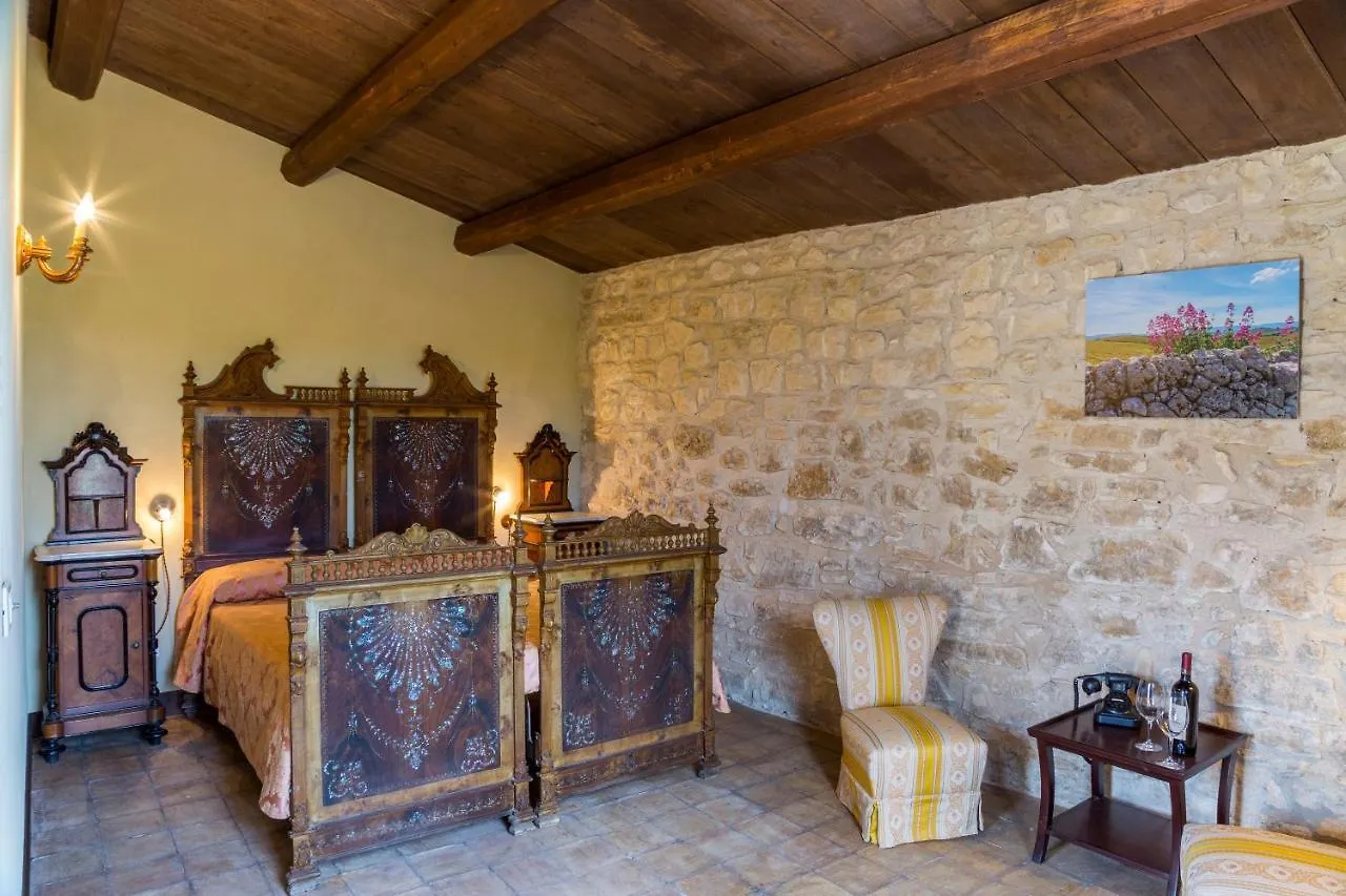 Hotel Masseria Fortificata Lo Zafferaneto Buccheri Italy