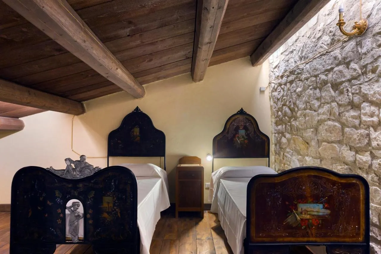 Buccheri Masseria Fortificata Lo Zafferaneto מלון