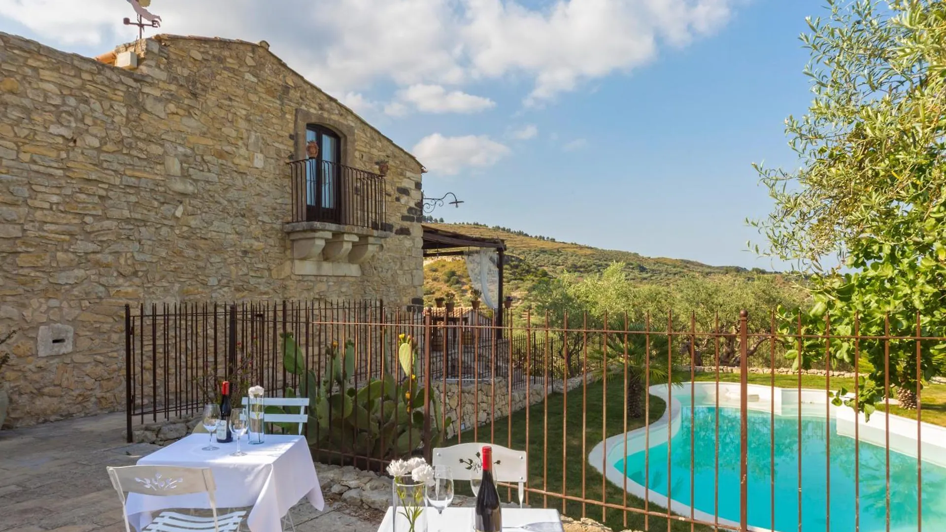 Masseria Fortificata Lo Zafferaneto Buccheri 0*,  Italy